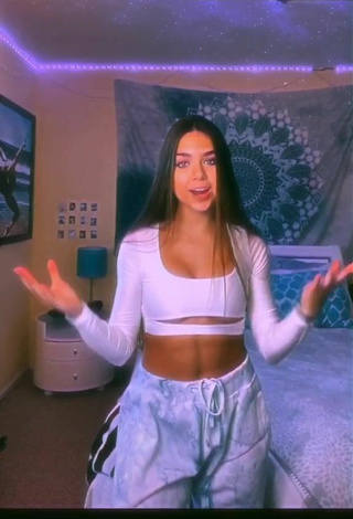 Alisa Kotlyarenko (@itzalisachka) #crop top  #sexy  #cleavage  «MY whole life in one video.....»