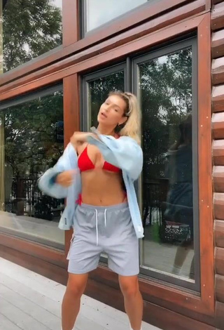 Jacqueline Fransway (@jacquelinefransway) #bikini top  #red bikini top  #bouncing boobs  #shorts  #grey shorts  «Enjoy my cabin attire. Also, tag...»