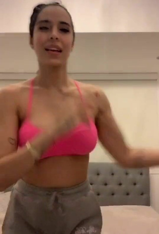 Jessi Pereira (@jessipereirag) #cleavage  #sport bra  #pink sport bra  #big boobs  #bouncing boobs  «❤️»