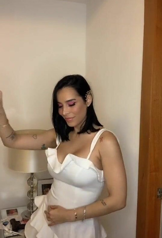 Jessi Pereira (@jessipereirag) #dress  #white dress  #cleavage  #booty shaking  «Romeo Santos ❤️ dance»