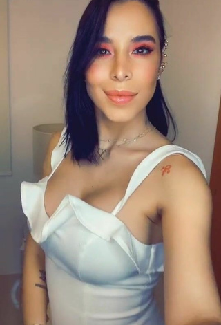 Jessi Pereira (@jessipereirag) #dress  #white dress  #cleavage  «Tag del venezolano    #viral»