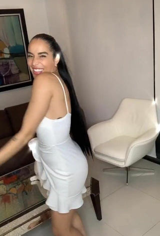 Jessi Pereira (@jessipereirag) #dress  #white dress  #cleavage  #big boobs  #booty shaking  «Quieren ver mi tatuaje secreto...»