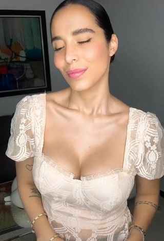 Jessi Pereira (@jessipereirag) #cleavage  #big boobs  #top  #beige top  «#viral»