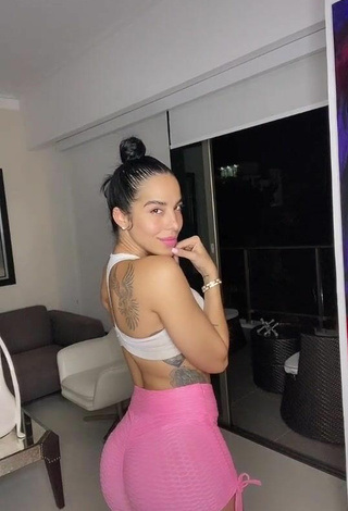 Jessi Pereira (@jessipereirag) #big butt  #bouncing boobs  #booty shaking  #shorts  #pink shorts  #tattooed body  #sport bra  #white sport bra  «Llegando a mi casa .... y .......»