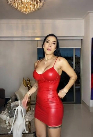 Jessi Pereira (@jessipereirag) #big boobs  #cleavage  #braless  #dress  #red dress  #leather dress  «Pa ti ;)    #fyp #foryoupage #viral»