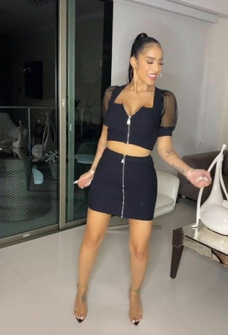 Jessi Pereira (@jessipereirag) #crop top  #black crop top  #cleavage  #skirt  #black skirt  #booty shaking  «#fyp #foryourpage #viral»