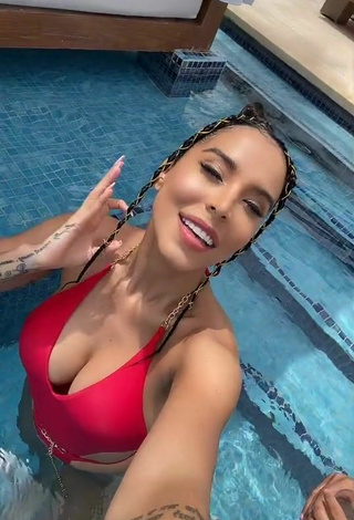 Jessi Pereira (@jessipereirag) #swimming pool  #cleavage  #swimsuit  #red swimsuit  #big boobs  #sexy  «RD es todo    desde donde me...»