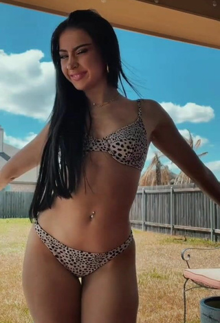 Jillian Fox (@jillianfoxx) #belly button piercing  #bikini  #leopard bikini  «I’m tha man  #crowdcheers»
