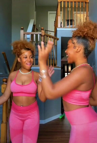 Jaynnnaa_ & Jaydddaa_ (@johnstontwinss_) #butt  #booty shaking  #sport bra  #pink sport bra  #leggings  #pink leggings  «#ColorCustomizer #fyp»