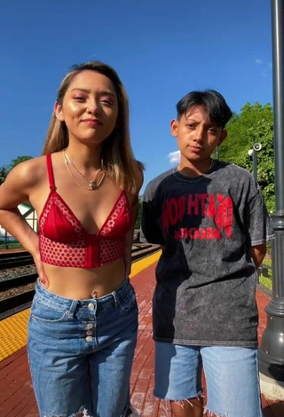 Joshy y naho (@joshy_naho) #crop top  #red crop top  #booty shaking  #pants  #jeans pants  «Eso no me lo esperaba...»