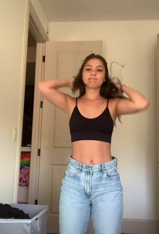 Kathryn Melvin (@k.melvin) #crop top  #black crop top  #booty shaking  «For anyone that wonders why I...»