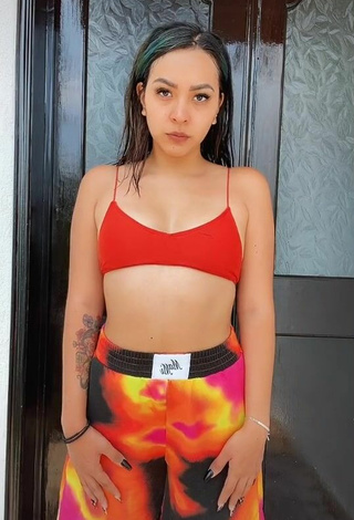 Karen Bustillos (@karenbustillosg) #bikini top  #red bikini top  #booty shaking  «Qué tal me salió?...»