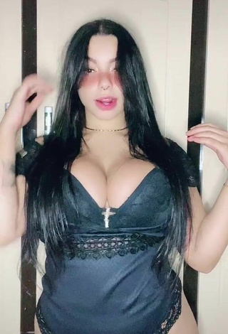 Karniello (@ismailgezici47) #cleavage  #big boobs  #bouncing boobs  #lingerie  #black lingerie 