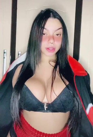 Karniello (@ismailgezici47) #cleavage  #big boobs  #bouncing boobs  #bra  #black bra  #panties  #red panties  «Odiei»