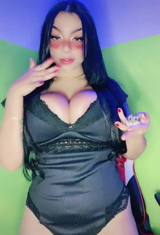 Karniello (@ismailgezici47) #cleavage  #big boobs  #bouncing boobs  #bodysuit  #black bodysuit 