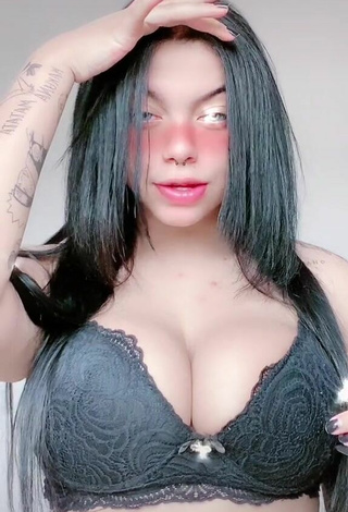 Karniello (@ismailgezici47) #bra  #black bra  #cleavage  #big boobs  #sexy  «Só me amostrar aqui»