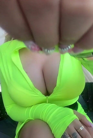 Katja Krasavice (@katjakrasavice) #cleavage  #big boobs  #sexy 