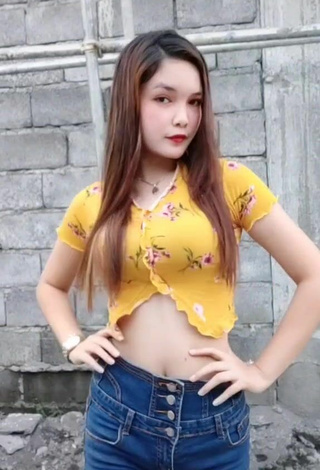 Kesha Lustre (@keshalustre) #crop top  #yellow crop top  #shorts  #jeans shorts  #booty shaking  «Pa try po ♥️#fyp #foryoupage...»