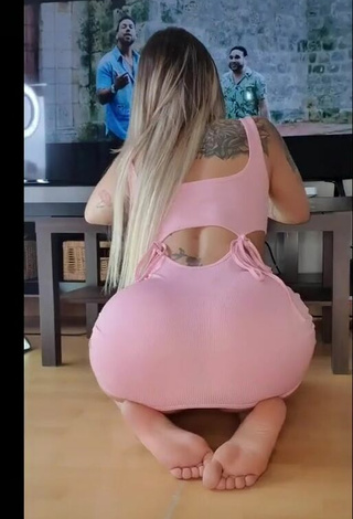 Kiarablaysexy (@kiarablaysexy) #sexy  #butt  #dress  #pink dress  «#gluteosworkout #latina...»