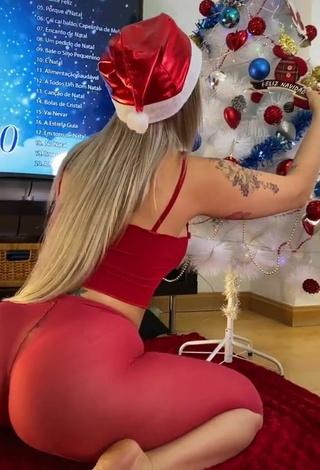 Kiarablaysexy (@kiarablaysexy) #sexy  #crop top  #red crop top  #leggings  #red leggings  #butt  «Llega la navidad!   #fyp...»