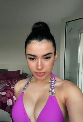 Kiara Brunett (@kiarabrunett) #bikini top  #violet bikini top  #sexy  «Hoy me veo guapa  Ig:...»