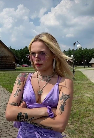Klaudia Bieszcz (@klaudiabieszcz) #tattooed body  #dress  #violet dress  #cleavage 