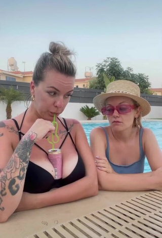 LidaLand (@landlida) #swimming pool  #sexy  #big boobs  «two types of girls on the beach»
