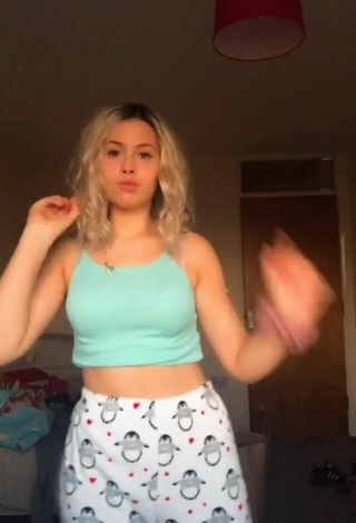 Liana (@lianaandconnor) #crop top  #light green crop top  #booty shaking  «Overprotective boyfriends be...»