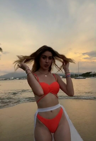 Ludwika Santoyo (@ludwika.santoyo) #beach  #bikini  #orange bikini  #booty shaking  «Quiero playa de nuevo»