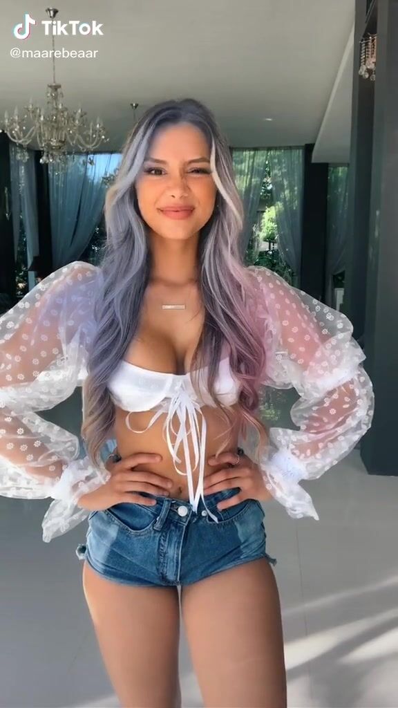 Mariana Morais ( maarebeaar) cleavage big boobs sexy crop... «Tik