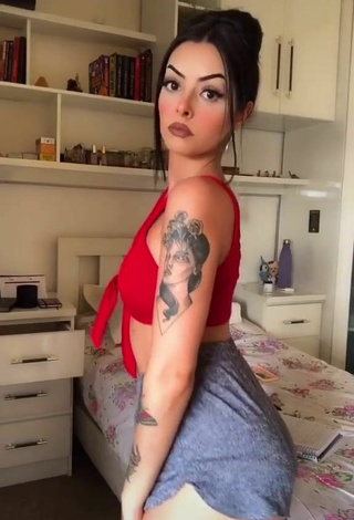 maay_mind (@maay_mind) #crop top  #red crop top  #booty shaking  #shorts  #grey shorts  «meus anos de rockeira indo pelo...»