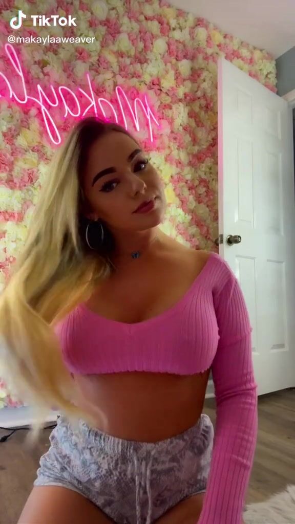 Makayla Weaver (@makaylaaweaver) #crop top #pink crop top... | yephot.com