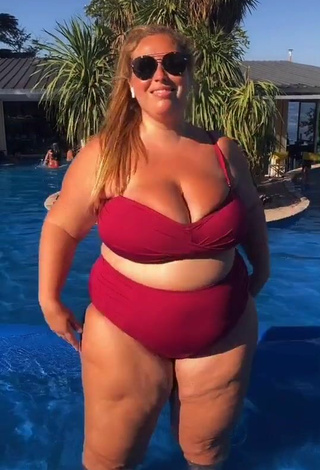 Mar Tarres (@martarres) #bikini  #red bikini  #bouncing boobs  #cleavage  #big boobs  #swimming pool  «Muchos likes así lo ve...»