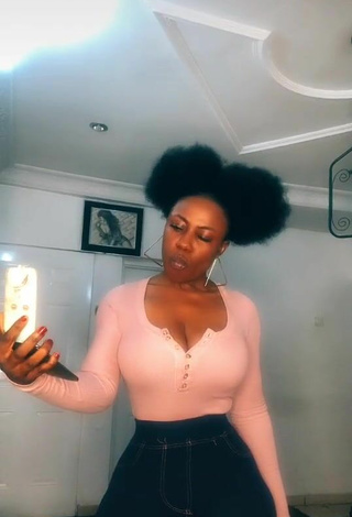 Lilly Chioma (@mrsmosquito) #cleavage  #big boobs  #top  #pink top  «Gratitude is a Must...»