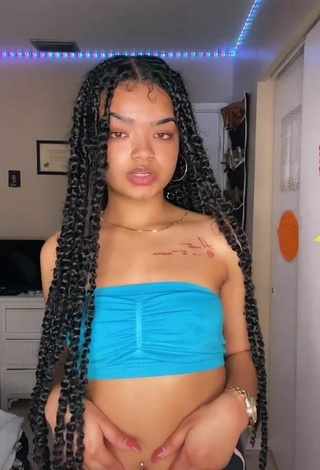 Naii.elyy (@naii.elyy) #tube top  #blue tube top  #shorts  #black shorts  #belly button piercing  «The transition tho  Passion...»