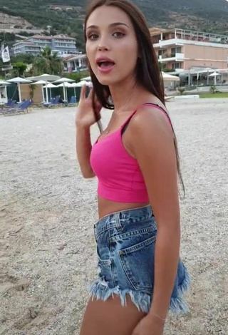 Natalia Karczmarczyk (@natalia.karczmarczyk) #beach  #crop top  #firefly rose crop top  #shorts  #jeans shorts  «A Wy? Zerwałyście kiedyś z...»