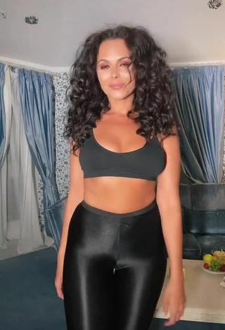 Nastia Kamenskykh (@nkofficial) #sport bra  #black sport bra  #cleavage  #leggings  #black leggings  «Let’s go»