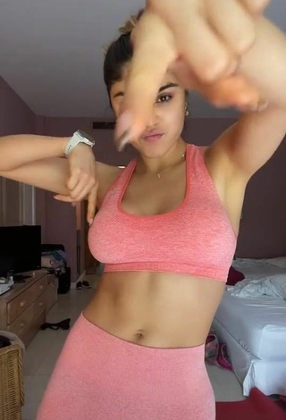 Paula Galindo (@pautips) #sport bra  #peach sport bra  #booty shaking  #leggings  #peach leggings  «Me fui de cabeza￼     #fiel #fyp»
