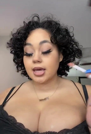 Phaith Montoya (@phaithmontoya) #cleavage  #big boobs  #bouncing boobs  #top  #black top  «I didn’t expect a mullet phase...»