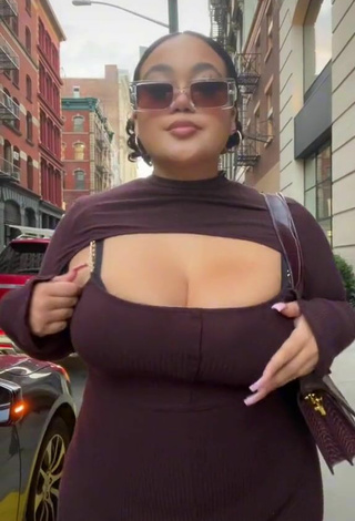 Phaith Montoya (@phaithmontoya) #cleavage  #dress  #bouncing boobs  #big boobs  «i can finallyyyyy post again»