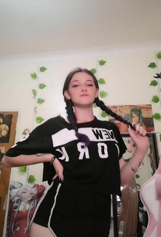 Ryn GamerGirl Egirl (@psycho_gummy) #top #shorts #sexy #cosplay #cleavage «Waifu reporting for Duty...»