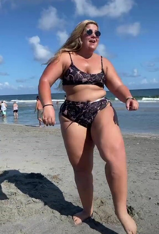 Sam Paige (@sampaigeeee) #beach  #bikini  #bouncing boobs  #booty shaking  #big boobs  «Another draft     just gunna...»