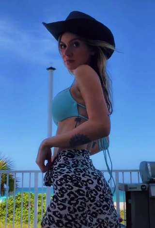 Sasha Ferro (@sashaferro) #bikini top  #blue bikini top  #booty shaking  «Holaa! Estoy en la playa   like...»