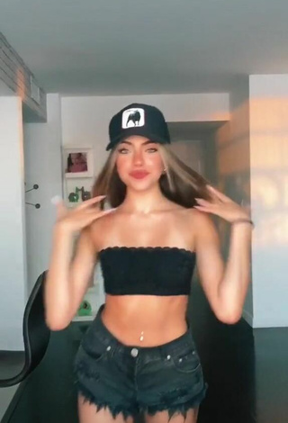 Valeria Arguelles (@valeriaxxargu) #tube top  #black tube top  #lace tube top  #shorts  #jeans shorts  #booty shaking  «A lil cringe but»
