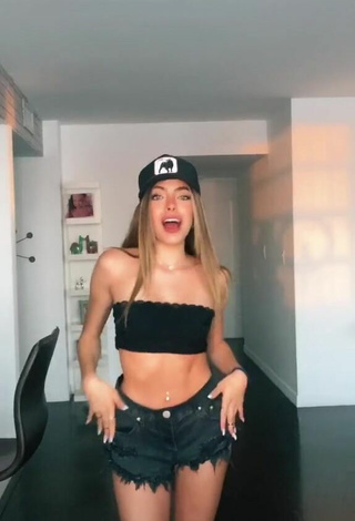 Valeria Arguelles (@valeriaxxargu) #tube top  #black tube top  #belly button piercing  #shorts  #black shorts  «I used to actually be the...»