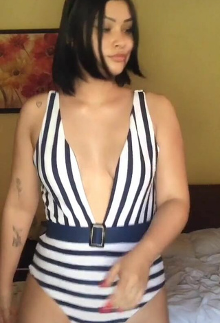 Valeria Figueroa (@valfigueroa) #swimsuit  #striped swimsuit  #cleavage  «Mañana me voy a tatuar, adivinen...»