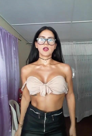 Violetta Ortiz (@violettasoyyo) #cleavage  #crop top  #beige crop top  #booty shaking  #skirt  #leather skirt 