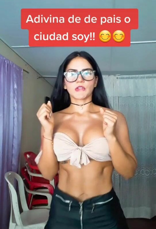 Violetta Ortiz (@violettasoyyo) #cleavage  #big boobs  #booty shaking  #crop top  #beige crop top  #skirt  #leather skirt  #black skirt 