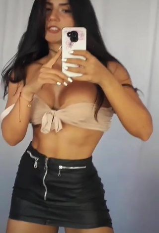 Violetta Ortiz (@violettasoyyo) #cleavage  #big boobs  #crop top  #beige crop top  #skirt  #leather skirt  #black skirt 