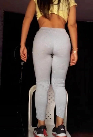 Violetta Ortiz (@violettasoyyo) #butt  #booty shaking  #pants  #grey pants  #crop top  #yellow crop top 
